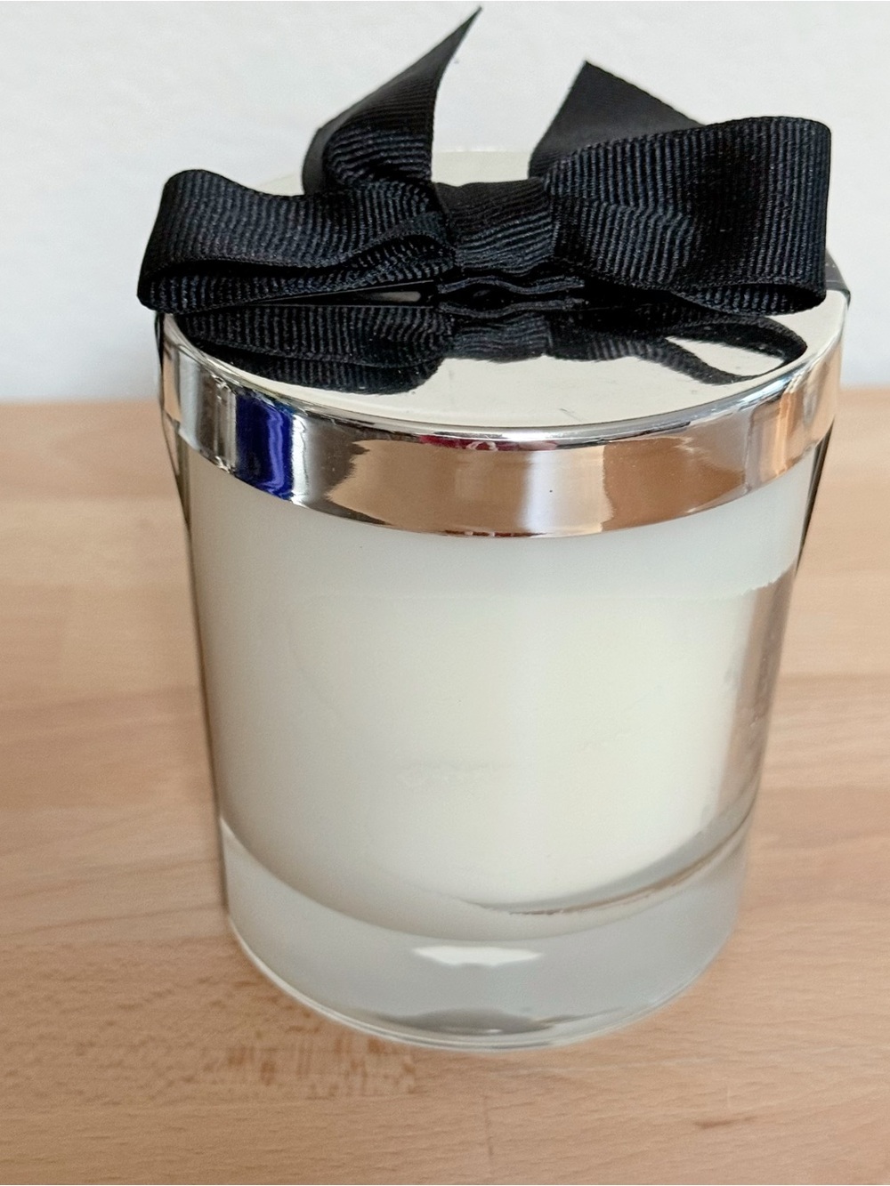 Jo Malone Cream and Silver Scented Candle — Cream with Silver Lid - Picture 3 of 6